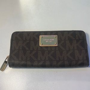Michael kors wallet